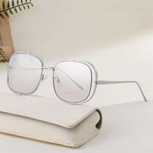 Dolce & Gabbana Lunettes de soleil carrées pour femme UV400 Monture en métal Classe 2 Pare-soleil en plastique noir et métal DG-98324 - Product Image 2