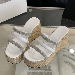 Sandales décontractées d'extérieur pour femmes à talon compensé en PVC transparent personnalisées, collection été 2025 - Product Image 2