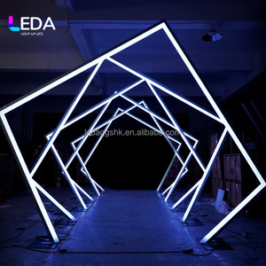 Arche lumineuse LEDA RGB pour tunnel de lumière, cadre d'entrée de scène de mariage, arche géométrique néon pour événements, fêtes et décoration de photomaton - Product Image 4
