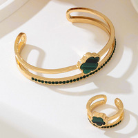 Conjunto de 2 Pulseras de Moda con Dijes de Trébol de Cinco Hojas con Incrustaciones de Diamantes de Metal de Alta Calidad Estilo Europeo-Americano para Mujer