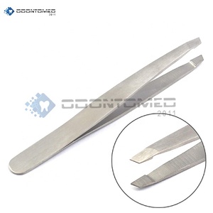Pince à épiler oblique OdontoMed 2011 en acier inoxydable, écologique, antistatique, durable, légère, avec poignée confortable, design moderne pour sourcils - Product Image 2