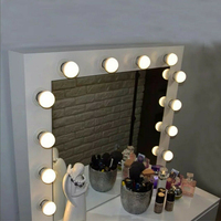 Ensemble coiffeuse moderne en verre avec prise de courant, coiffeuse réglable à 3 couleurs d'éclairage pour chambre à coucher