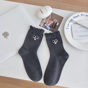 Chaussettes mi-mollet pour femmes, motif dessin animé mignon, grands yeux, en dentelle, absorbantes, polyvalentes, pour l'automne et l'hiver - Product Image 5