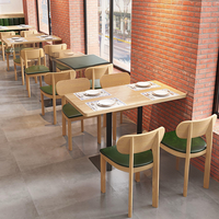 Ensemble de table et de chaises de restaurant en bois massif, personnalisable et durable, pour restauration rapide, pizzeria, hôtel, cantine