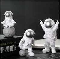 Résine Astronaute Figurine Moderne Cosmonaute Statue Décoration de La Maison Salon Ornements Lune Sculpture Pour Garçon Gril Cadeaux