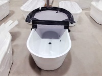 Professionelle ovale Acryl-Kaltwasserwanne für den Außenbereich mit isolierender Abdeckung |   Eisbad mit 1PS Kühler für Erholung von Erwachsenen-Athleten
