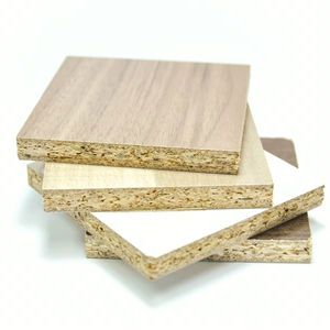 Tablero de Fibra Orientada Verde <span class=keywords><strong>OSB</strong></span> Resistente a la Humedad, Papel de Melamina <span class=keywords><strong>para</strong></span> Laminación, <span class=keywords><strong>Espesor</strong></span> de 9 mm a 25 mm - Product Image 1