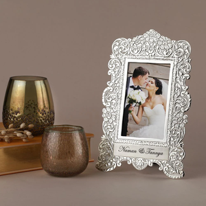 Marco de Fotos Jharokha de Metal Personalizado con Grabado de Nombre, Diseño Antiguo, Decoración para el Hogar, Regalo de Boda - Product Image 1