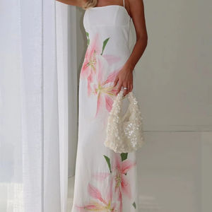 Elegante Vestido Largo Informal de Satén con Estampado Floral de Lirios Blancos y Rosas, Un Hombro Descubierto, Adornado con Pedrería, para Fiestas Formales - Product Image 3