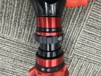 Buse de pulvérisation à jet flexible rouge de haute qualité à débit sélectionnable avec poignée pistolet en acier inoxydable - Accessoires pour équipement incendie