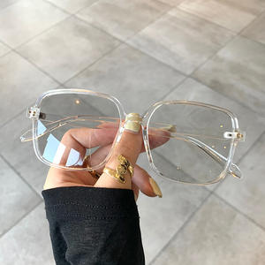 Gafas Fotocromáticas Anti Luz Azul Qianai Square, Montura Gris Transparente a Negra, Tamaño Mediano, Unisex, Lentes de PC Tipo 3, Protección Solar - Product Image 1