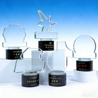 Trophée moderne en acrylique en forme de bloc et de cube avec gravure laser personnalisée pour les récompenses d'entreprise et les cadeaux honorifiques