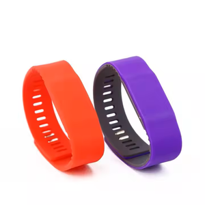 Pulsera personalizable de silicona RFID con interfaz NFC Mini etiqueta y función de código QR ajustable para fines promocionales - Product Image 3