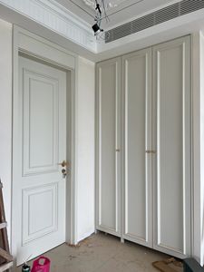 Otel Yatak Odası Duvar Seti için Basit Fransız Tarzı Çevre Dostu Beyaz Ahşap Dolap, Daire Ev için Büyük Kapasiteli Depolama - Product Image 4