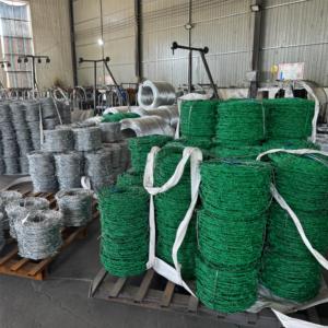 Venta al por mayor diferentes tipos de alambre de púas tapas de <span class=keywords><strong>poste</strong></span> de eslabones de cadena soportes de alambre de púas galvanizado cercado de alambre de púas reforzado con bobina - Product Image 4