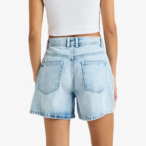 Shorts en jean délavé doux au toucher avec détails boutonnés pour femme, design moderne, écologique, respirant, coupe droite, taille mi-haute - Product Image 6