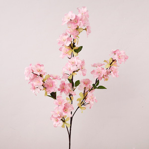 Vente en gros de fleurs de <span class=keywords><strong>cerisier</strong></span> en soie Sakura artificielles pour décoration de mariage, centre de table de décoration en soie au toucher réel - Product Image 5