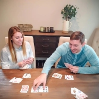 Cartes à jouer personnalisées pour magiciens : idéales pour spectacles de magie, jeux de société familiaux et soirées.