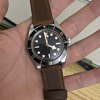 Nouvelle arrivée, montre de plongée rétro de luxe personnalisée, 39 mm, mouvement automatique, verre saphir, étanche, bracelet en cuir marron, montre-bracelet pour homme