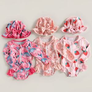 Ensemble de maillot de bain et chapeau de soleil pour bébé fille, imprimé fraises, fermeture éclair, manches longues - Product Image 1