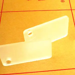Feuilles acryliques blanches Pmma pour couper la feuille acrylique moulée Givré d'un côté mat des deux côtés