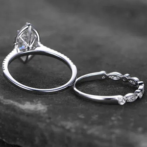 Anello da Donna Q129 in Oro Bianco con Diamante Taglio Marquise, Anello di Fidanzamento con Diamante Naturale Colore D e Pietre Laterali - Product Image 3