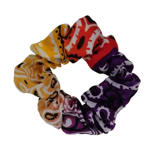 थोक पर्यावरण के अनुकूल कपास bandana पैस्ले लड़कियों बाल scrunchies के साथ अलग अलग रंग चोटी धारकों