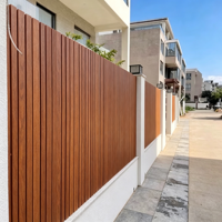 Her Hava Koşuluna Uygun Dış Mekan WPC Kaplama Anti-UV Korozyona Dayanıklı Su Geçirmez Floresan Ko-ekstrüzyon Balkon Teras OEM Fabrikası