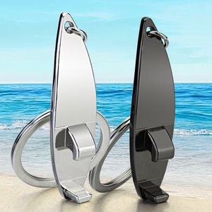Porte-clés décapsuleur créatif en métal en forme de planche de surf, brillant, personnalisable avec logo, idéal pour cadeaux souvenirs sur le thème du surf - Product Image 4