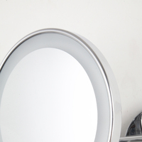 Miroir de courtoisie de maquillage grossissant rond et rotatif illuminé par LED moderne avec montage mural pivotant à 360 ° pour un usage domestique
