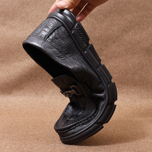 Mocassins pour hommes AIBUOIS à imprimé crocodile, bout rond, en cuir véritable, semelle en caoutchouc, confortables, à enfiler, chaussures décontractées - Product Image 3