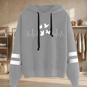 เสื้อฮู้ดผู้หญิงสีเทา ลายหัวใจ ผ้าฝ้าย 100% ระบายอากาศได้ดี เป็นมิตรกับสิ่งแวดล้อม เหมาะสำหรับฤดูหนาว แขนยาว สไตล์ลำลอง สตรีทแวร์ ขายส่ง - Product Image 1