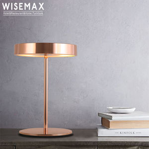 WISEMAX FURNITURE Lampe de chevet minimaliste nordique pour chambre à coucher Lampes de salon Lampe de table à led en métal doré pour <span class=keywords><strong>la</strong></span> décoration intérieure - Product Image 4