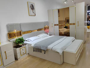 2026 ensemble de meubles de <span class=keywords><strong>chambre</strong></span> à coucher en laque <span class=keywords><strong>blanche</strong></span> moderne très brillant pour adultes ensemble de <span class=keywords><strong>chambre</strong></span> à coucher tête de lit miroir king Size de luxe - Product Image 2