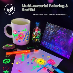 Stylos de peinture pour le <span class=keywords><strong>visage</strong></span> et le corps UV néon 8 couleurs, marqueurs fluorescents réactifs à la lumière noire pour Halloween, cosplay et fêtes - Product Image 4