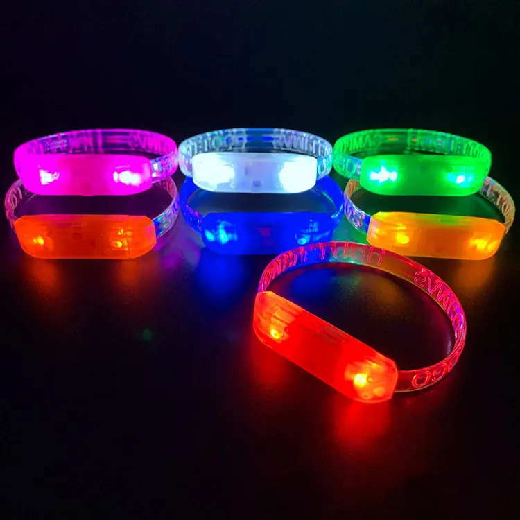 Bracelets de mariage personnalisés en plastique éclairés par led, batterie rechargeable, bracelet émetteur de lumière