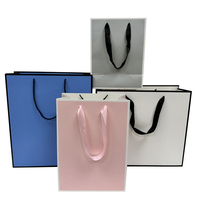 Sac cadeau pliable réutilisable en papier kraft brun avec logo personnalisé, ruban imprimé léopard, poignée en ruban, matériaux recyclés, taille personnalisée