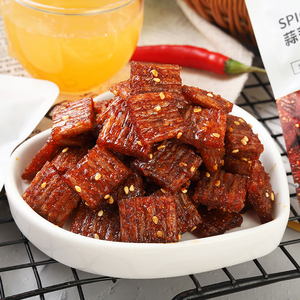 Palitos de Chile Picantes Tradicionales con Sabor a Aceite Rojo, Bocadillos Chinos de Granos en Bolsa para Fiestas - Sabores Variados - Product Image 2