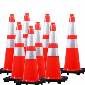 Cônes de signalisation routière BESEA, 8 pièces, en PVC orange réfléchissant, base noire, hauteur 28 pouces, structurellement stables, résistants à l'usure, pour la construction et le stationnement routier - Product Image 1