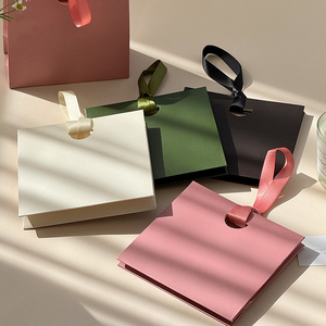 Sac cadeau <span class=keywords><strong>de</strong></span> luxe en papier biodégradable personnalisé avec logo pour <span class=keywords><strong>bijoux</strong></span>, boutique, petit cadeau, mariage, avec poignée en ruban - Product Image 6