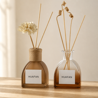 Bouteille diffuseur de parfum en verre transparent incurvé 50ml 100ml 150ml vide pour bâtonnets en rotin, avec logo personnalisé