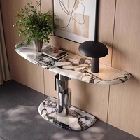 Table console en marbre irrégulier et acier inoxydable au design moderne et luxueux pour salon, chambre, appartement, hôtel