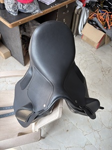 Selle d'obstacle anglaise en cuir noir avec arceau en bois, taille complète pour l'équitation - Product Image 3