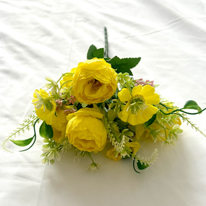 Petit bouquet <span class=keywords><strong>de</strong></span> fleurs <span class=keywords><strong>de</strong></span> style européen avec 5 orchidées à 5 branches et des bourgeons <span class=keywords><strong>de</strong></span> camélia flocon <span class=keywords><strong>de</strong></span> neige pour la <span class=keywords><strong>d</strong></span>écoration <span class=keywords><strong>de</strong></span> table <span class=keywords><strong>d</strong></span>'appoint et les cadeaux - Product Image 4