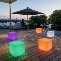 Table et chaise en plastique rechargeables avec éclairage LED et télécommande, design rustique pour la maison, le bar, l'hôtel, le supermarché, le parc