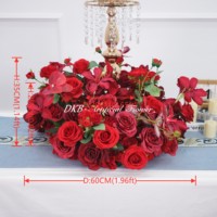 Trouvez des icônes similaires : Couronne de fleurs rouges et blanches pour la décoration d'événements de mariage, centre de table pour chandelier