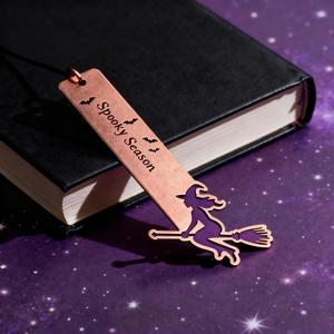 Segnalibro in rame riutilizzabile con logo UV stampato e design a fumetto di strega intagliata, personalizzabile per ordini all'ingrosso, ideale come bomboniera per Halloween - Product Image 1