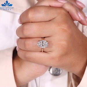 Anello Personalizzato con Diamante Sintetico 1-3ct, Halo Nascosto, Taglio Ovale DEF VVS, Fede Nuziale in Oro Massiccio 14K - Product Image 2