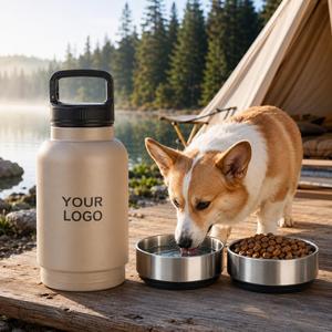 Botella de Agua Personalizada para Pasear Perros con Tazones Apilables, Regalos Promocionales para Veterinarias y Tiendas de Mascotas - Product Image 1
