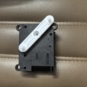 Moteur d'actionneur Jinxing World 971542F000 pour le commutateur de direction de l'air et de la climatisation du Kia Cerato moderne - Product Image 1
